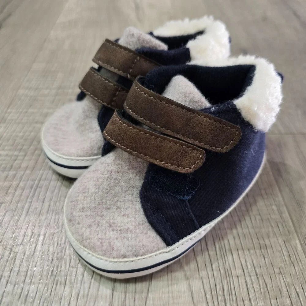 Adorable Infant Baby Booties With Faux Fur Lining & Velcro Straps 6-9 months